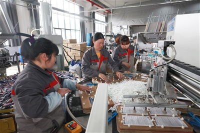 自主研发拓市场